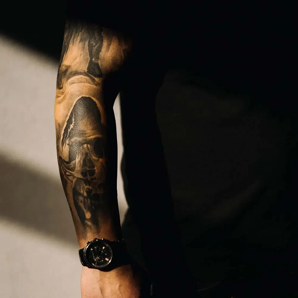 tattooed-arm-of-a-hairdresser-RVTKGR5.jpg